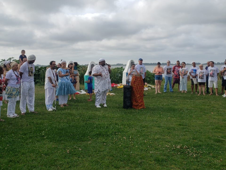Ato de pedido por justiça para centro espírita demolido é realizado em Rio Grande
