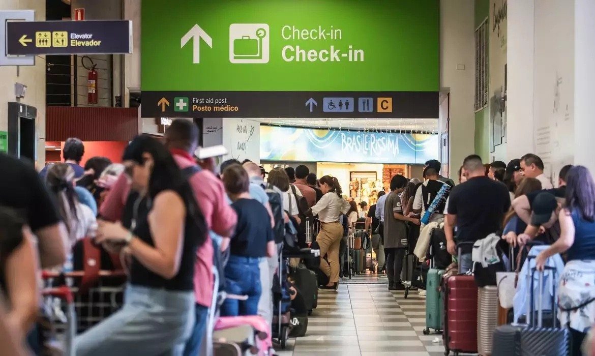 Vendaval em São Paulo causa mais de 400 cancelamentos de voos em dois dias no país