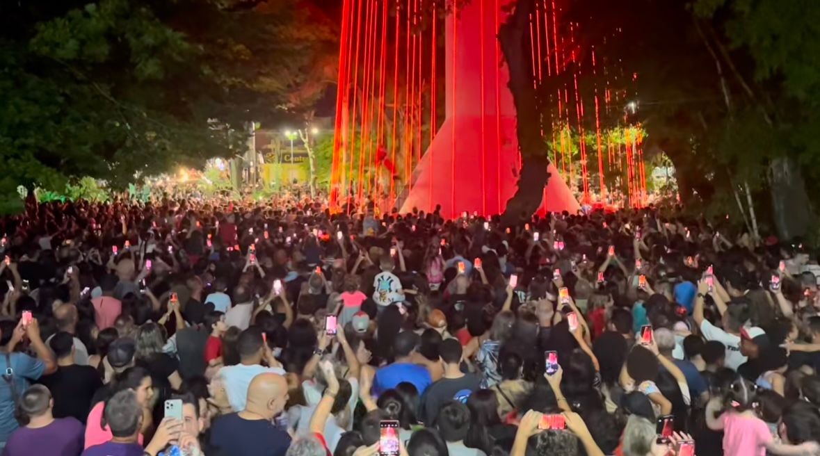 Público recorde prestigia inauguração das Luzes da Tamandaré
