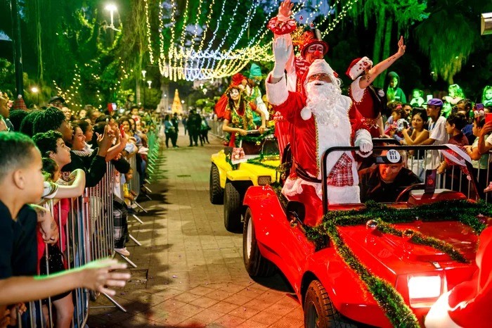 Chegada do Papai Noel em Pelotas é transferida devido à chuva