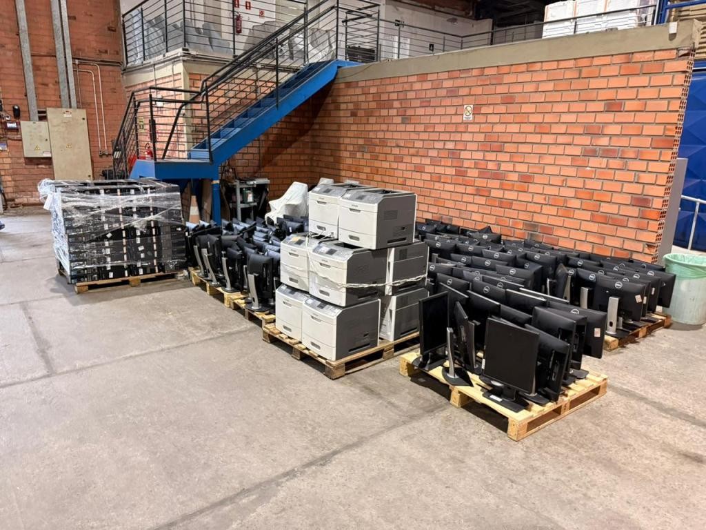 Rio Grande recebe doação de móveis e equipamentos de informática do Tribunal de Justiça do Rio Grande do Sul 