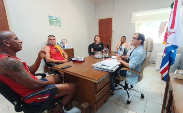 Operação Verão na Praia do Mar Grosso é tema de reunião entre Prefeitura e Corpo de Bombeiros 