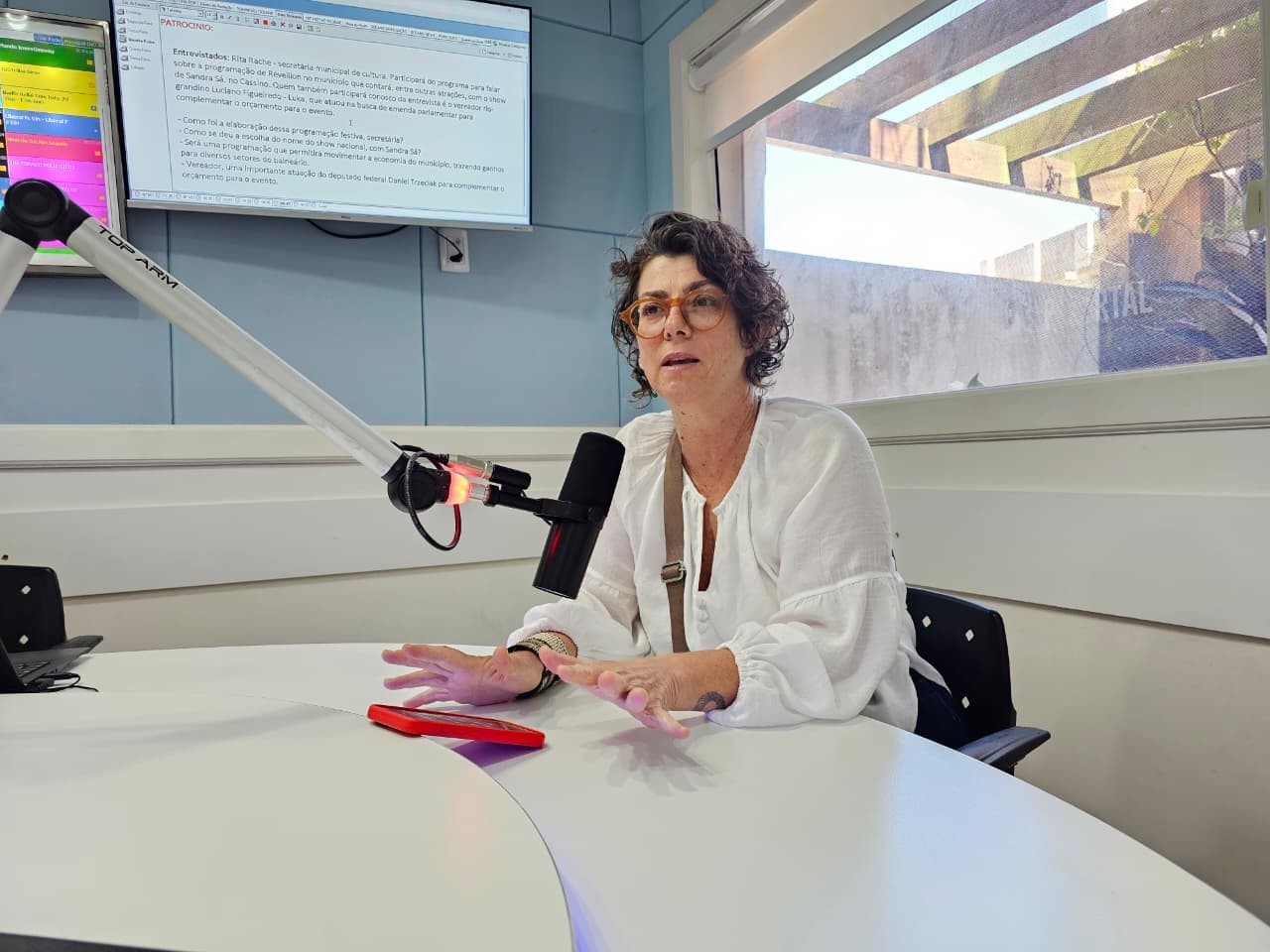 Em entrevista ao Giro Oceano, secretária de cultura detalha programação do Réveillon em Rio Grande