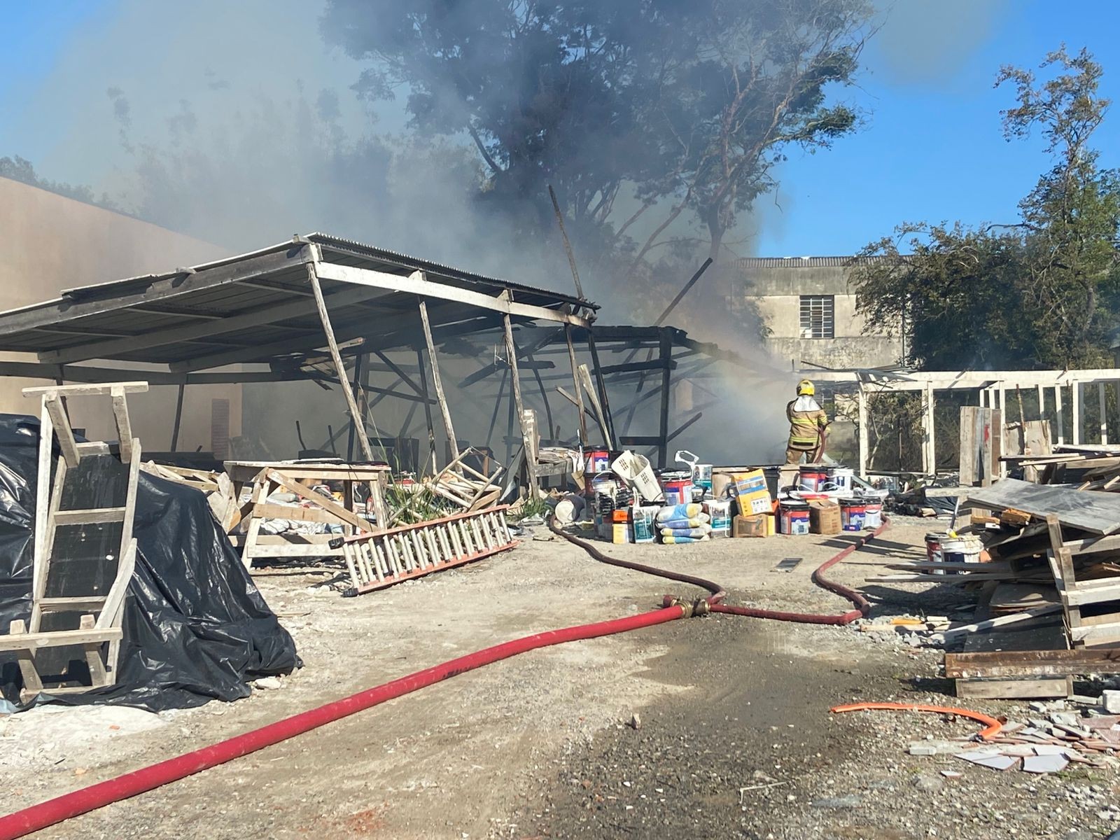 Bombeiros controlam incêndio na Zona Norte de Pelotas