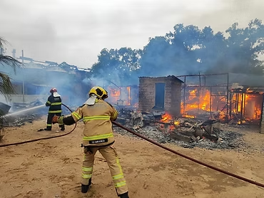 Incêndio atinge cinco residências na zona rural de Pelotas