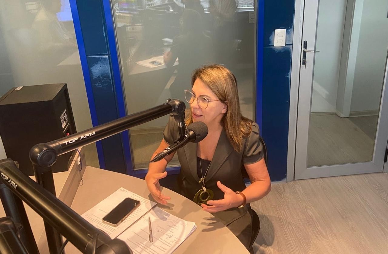 No Giro da Manhã, Secretária Miriam Marroni fala sobre programa social de moradia para pessoas em situação de rua, em Pelotas