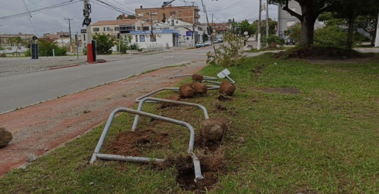 Homem morre em Pelotas após colidir em poste de semáforo 