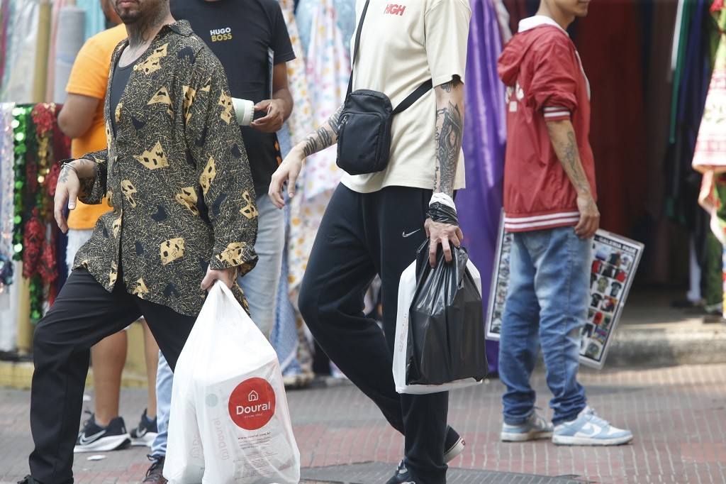 Entenda os direitos do consumidor para trocas de presentes de Natal