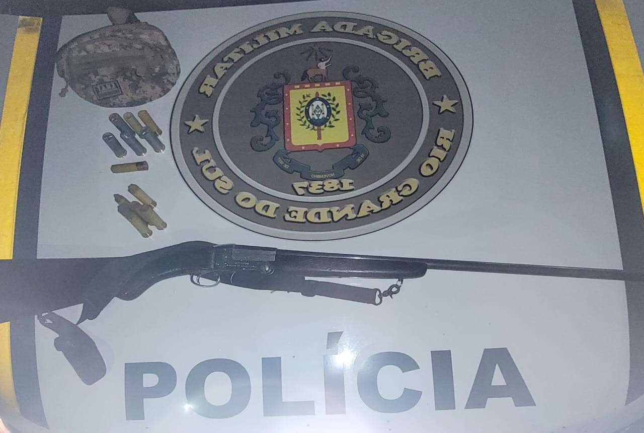 Homem é flagrado com arma durante abordagem do 2º BRBM, em Tapes