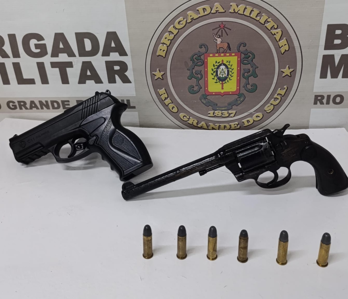 Brigada Militar prende homem por posse irregular de arma de fogo no bairro Querência