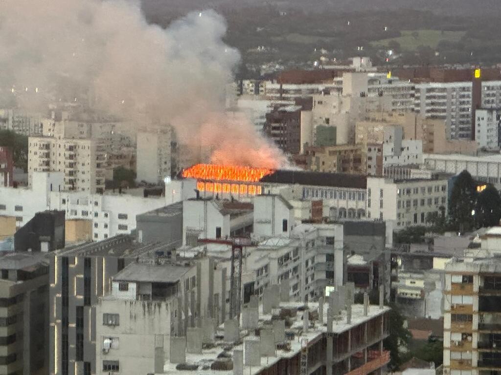 Colégio Marista, em Santa Maria, é atingido por incêndio