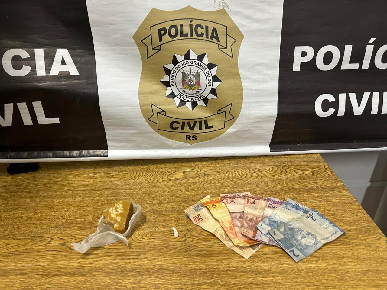 Polícia Civil de Jaguarão prende mulher em flagrante por tráfico de drogas