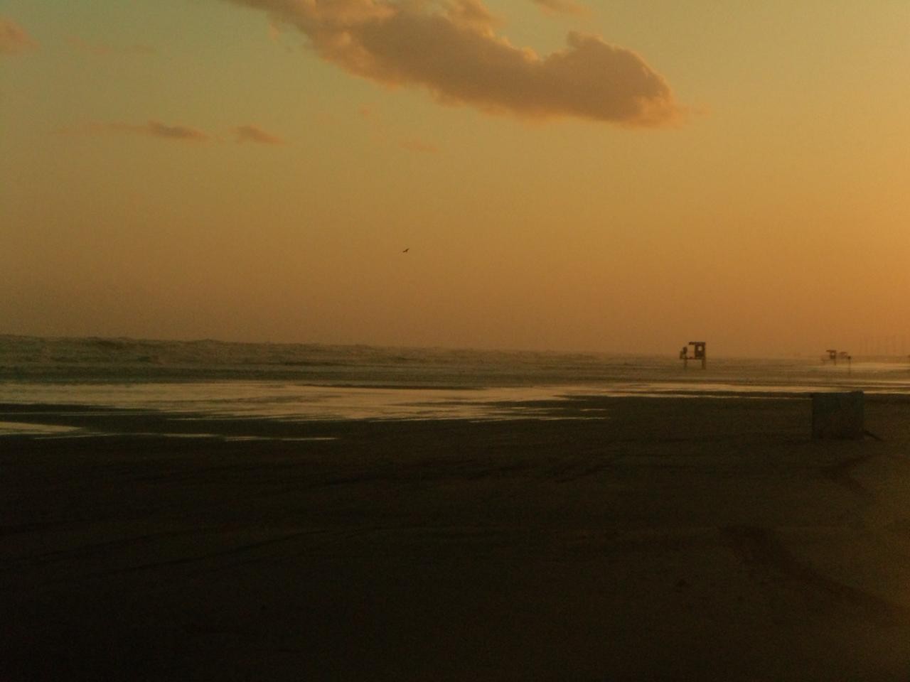 Frio fora de época marca o fim de semana na Praia do Cassino