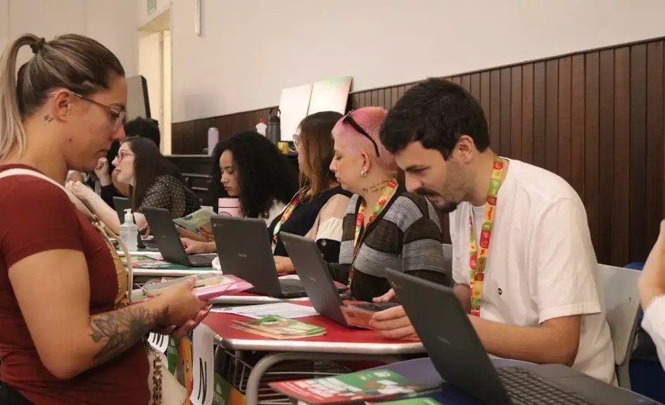 Governo do RS distribui mais de 33 mil cartões do programa Pé no Futuro a estudantes da rede estadual