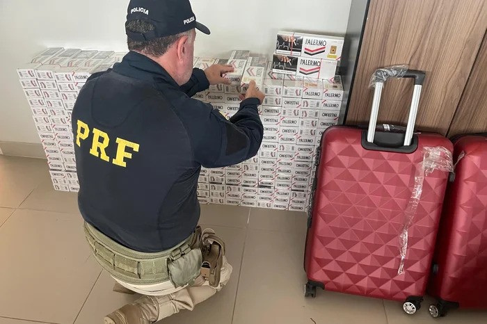 PRF prende homem com quase três mil maços de cigarros, na BR 116