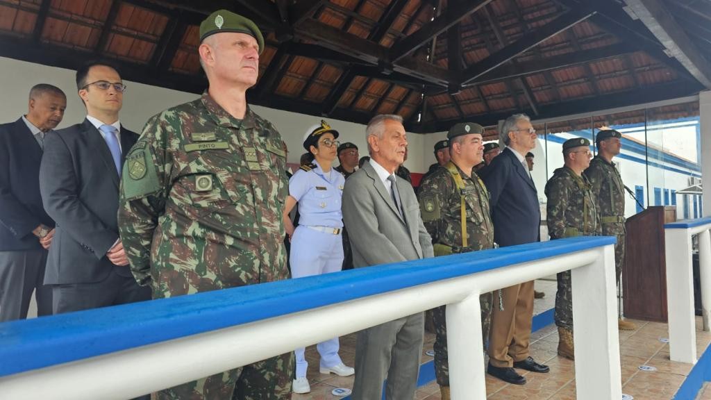 Cerimônia marca mudança no comando do 6º Grupo de Artilharia de Campanha