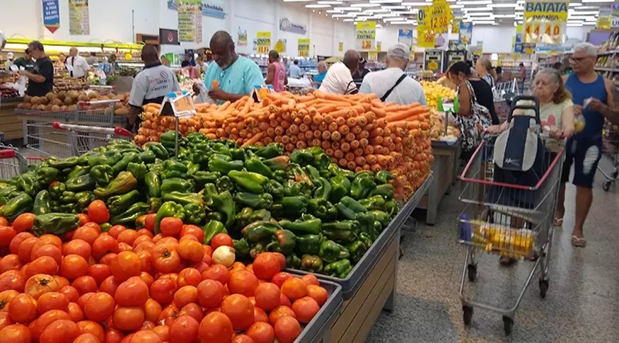 Custo da cesta de alimentos encerra 2025 com pequena redução no RS