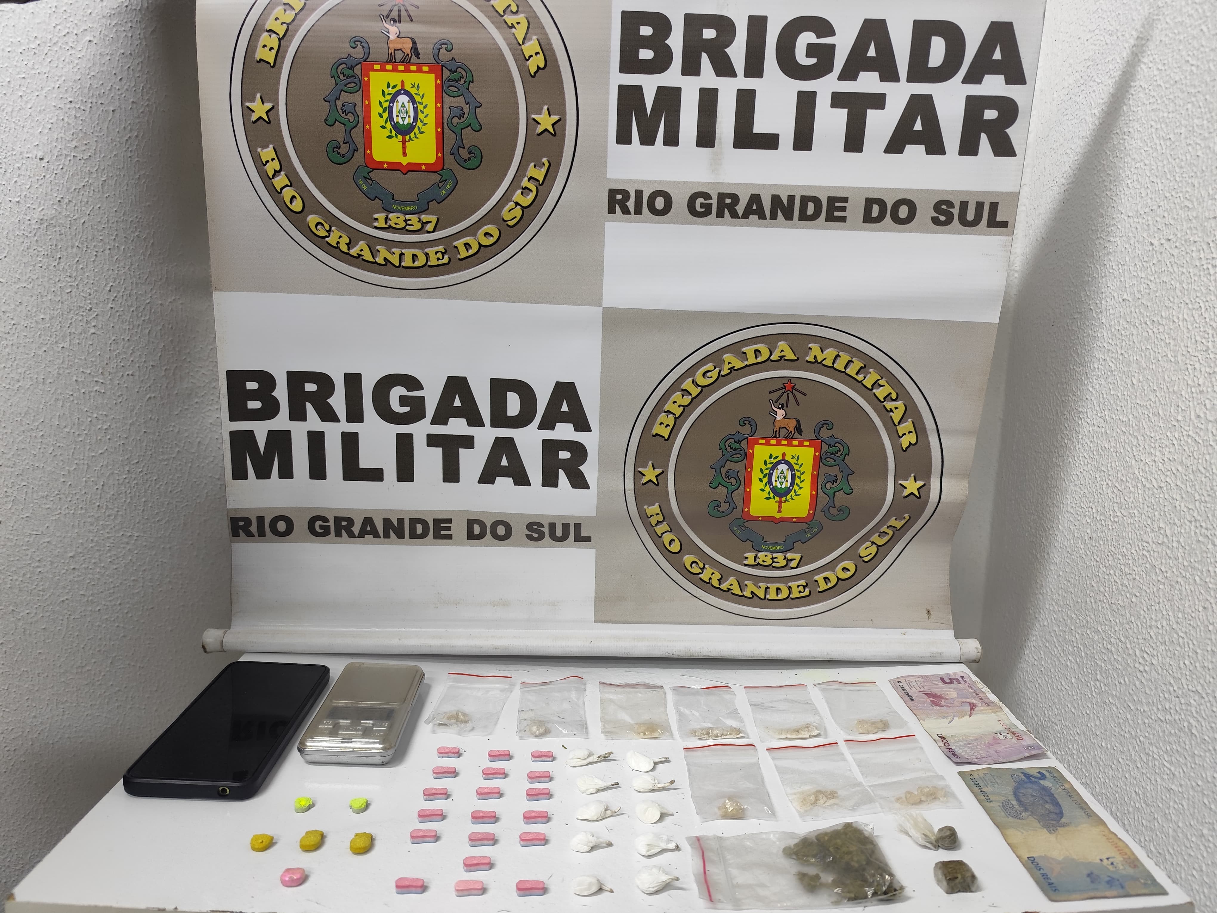 Brigada Militar prende homem por tráfico de drogas em Rio Grande