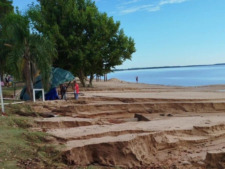 Chuva forte provoca erosão na Praia da Barrinha, em São Lourenço do Sul