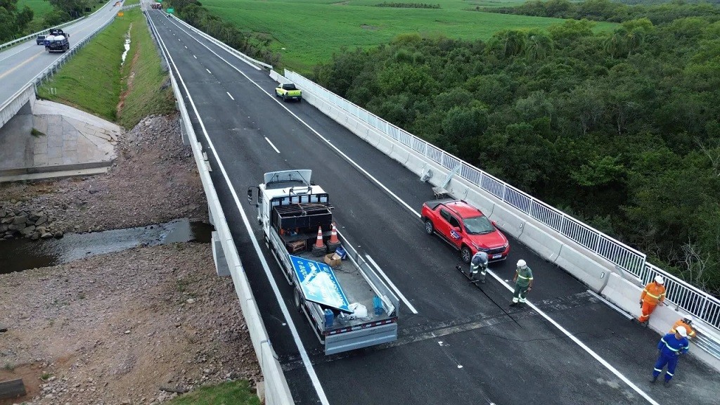 Ecovias Sul libera ponte da BR-116 para o tráfego e reforça a segurança viária em sua área de concessão