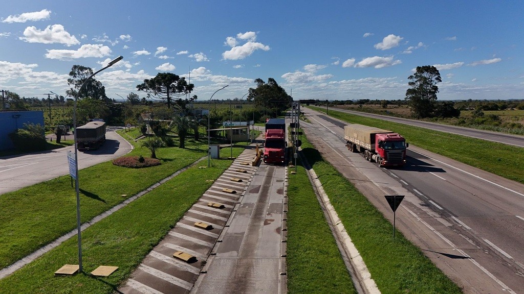 Quase 30 mil veículos foram autuados por excesso de carga no Polo Pelotas