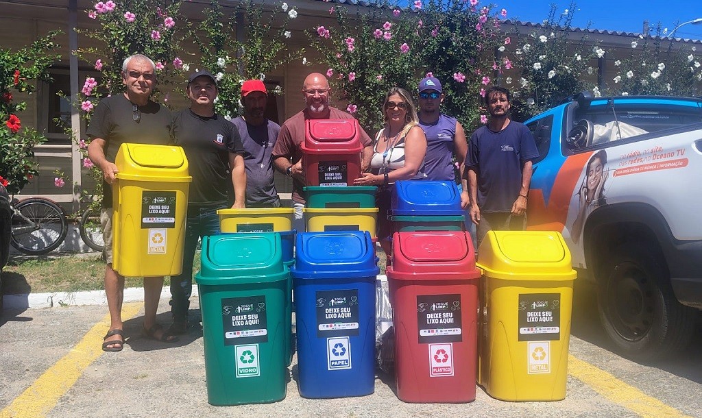 Secretaria do Cassino recebe lixeiras seletivas dentro da proposta do projeto Jogue Limpo com a Praia do Cassino