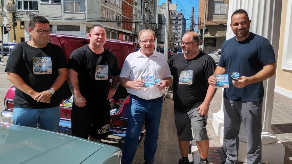 Prefeitura recebe doação de alimentos arrecadados pelo grupo Antigos da Estação