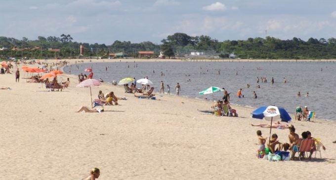 Praia do Laranjal está 100% liberada para banho