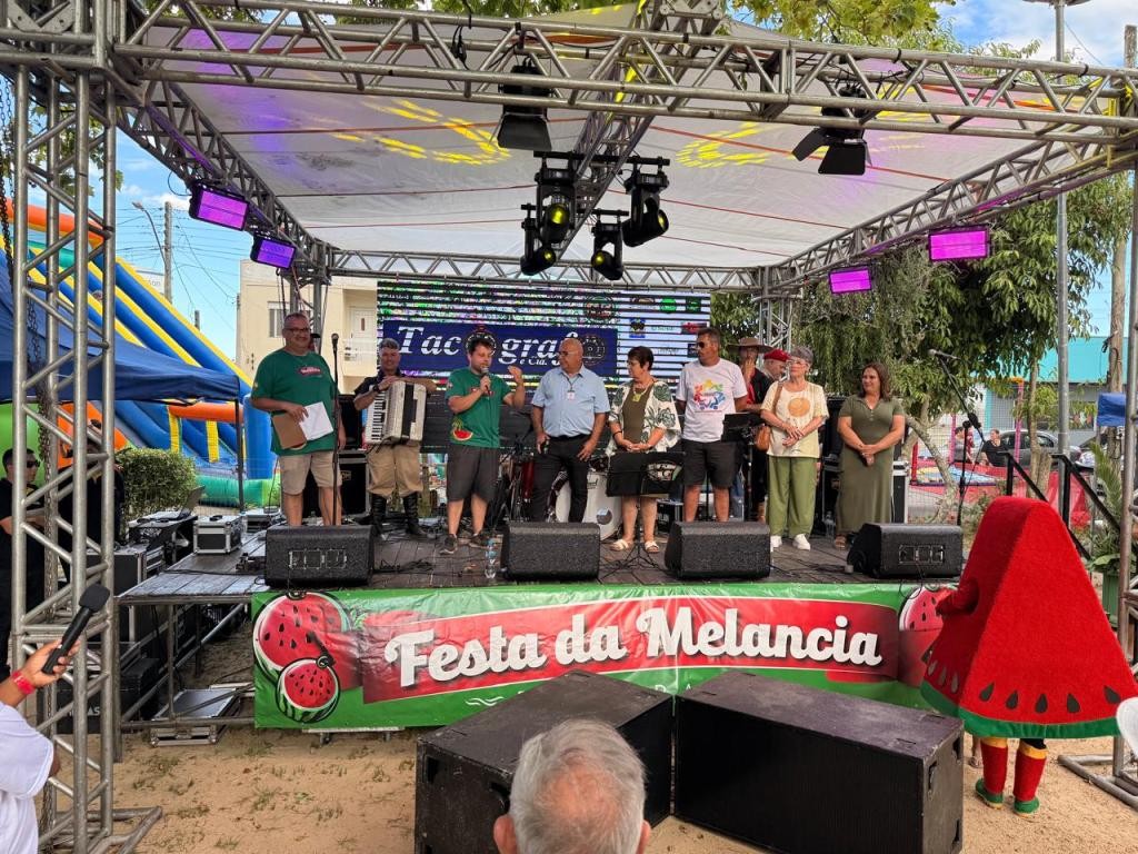Povo Novo recebe abertura oficial da safra de melancia com homenagens e feira agrícola