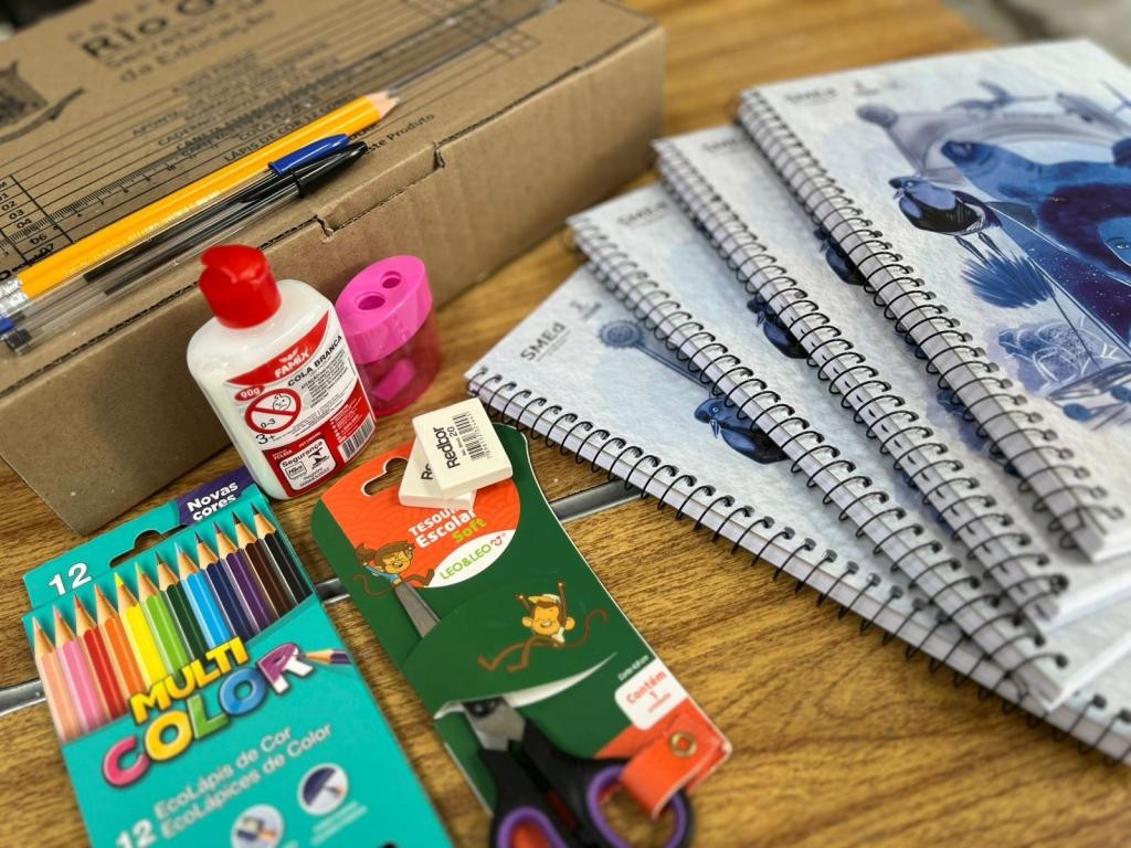Smed inicia distribuição de kits escolares para estudantes da rede municipal