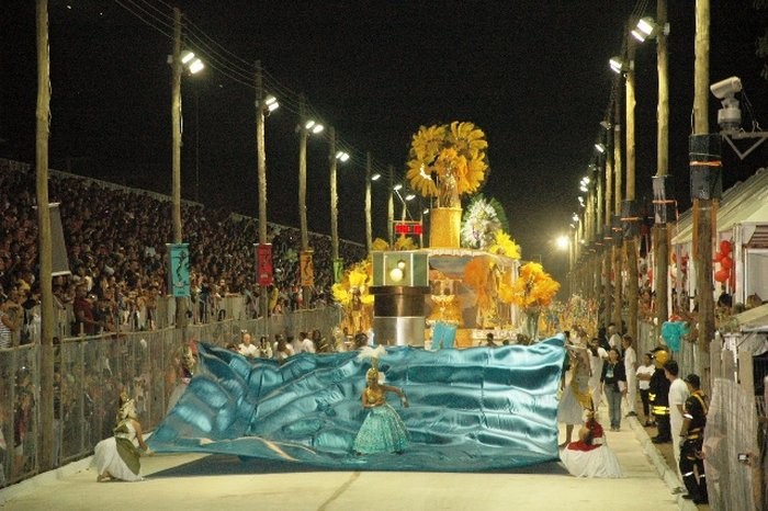 Acessos para as arquibancadas do carnaval de Pelotas estão esgotados para as três primeiras noites