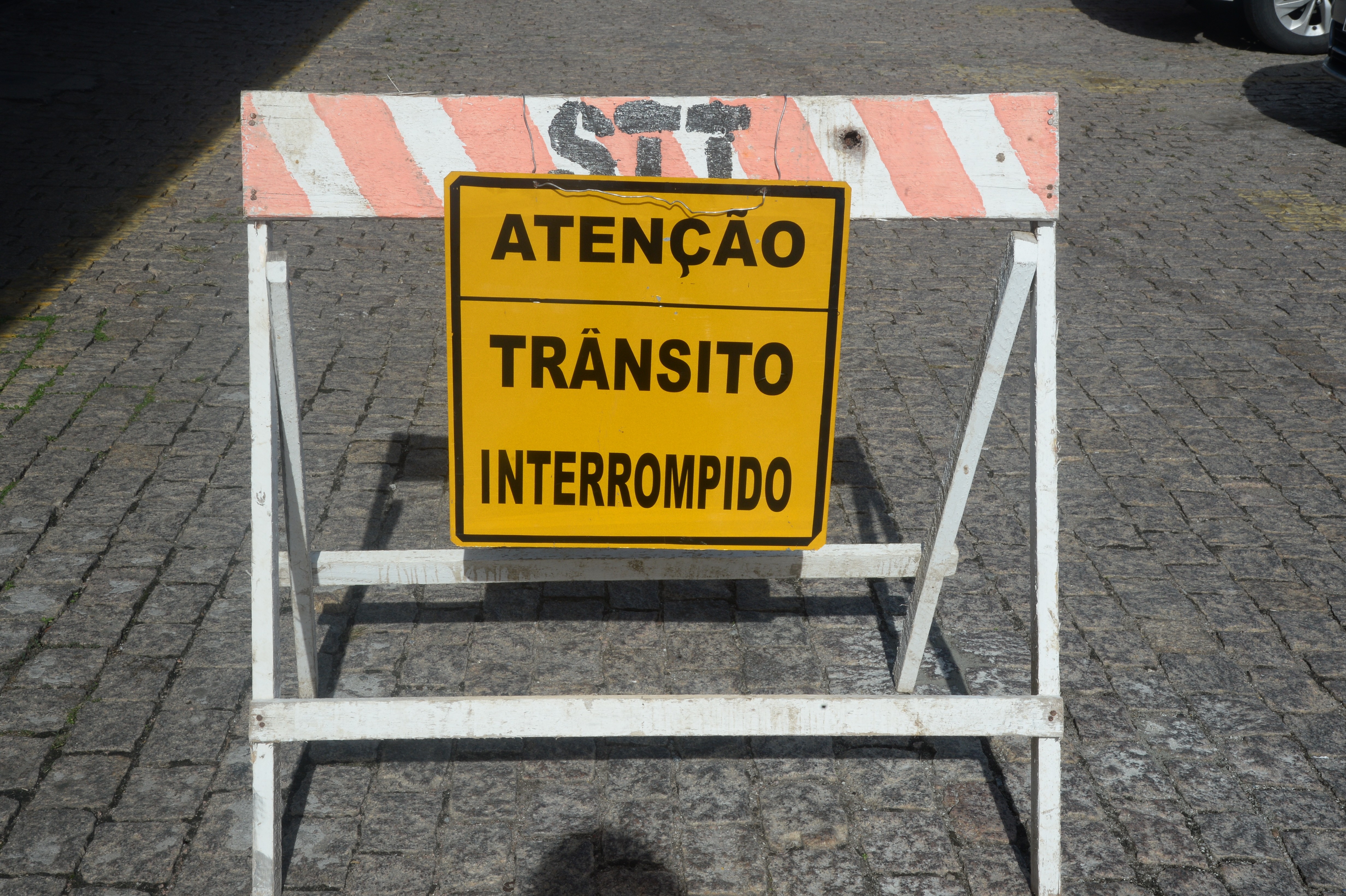 STT informa bloqueio de vias no fim de semana devido ao desfile de blocos, em Pelotas