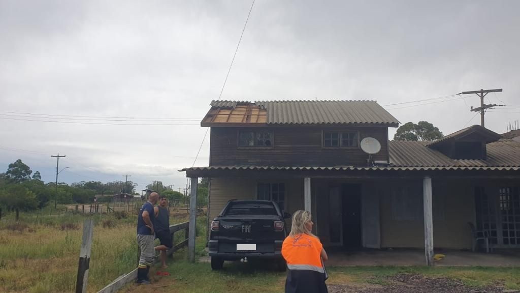 Temporal provoca danos em diferentes regiões de Rio Grande e mobiliza Defesa Civil