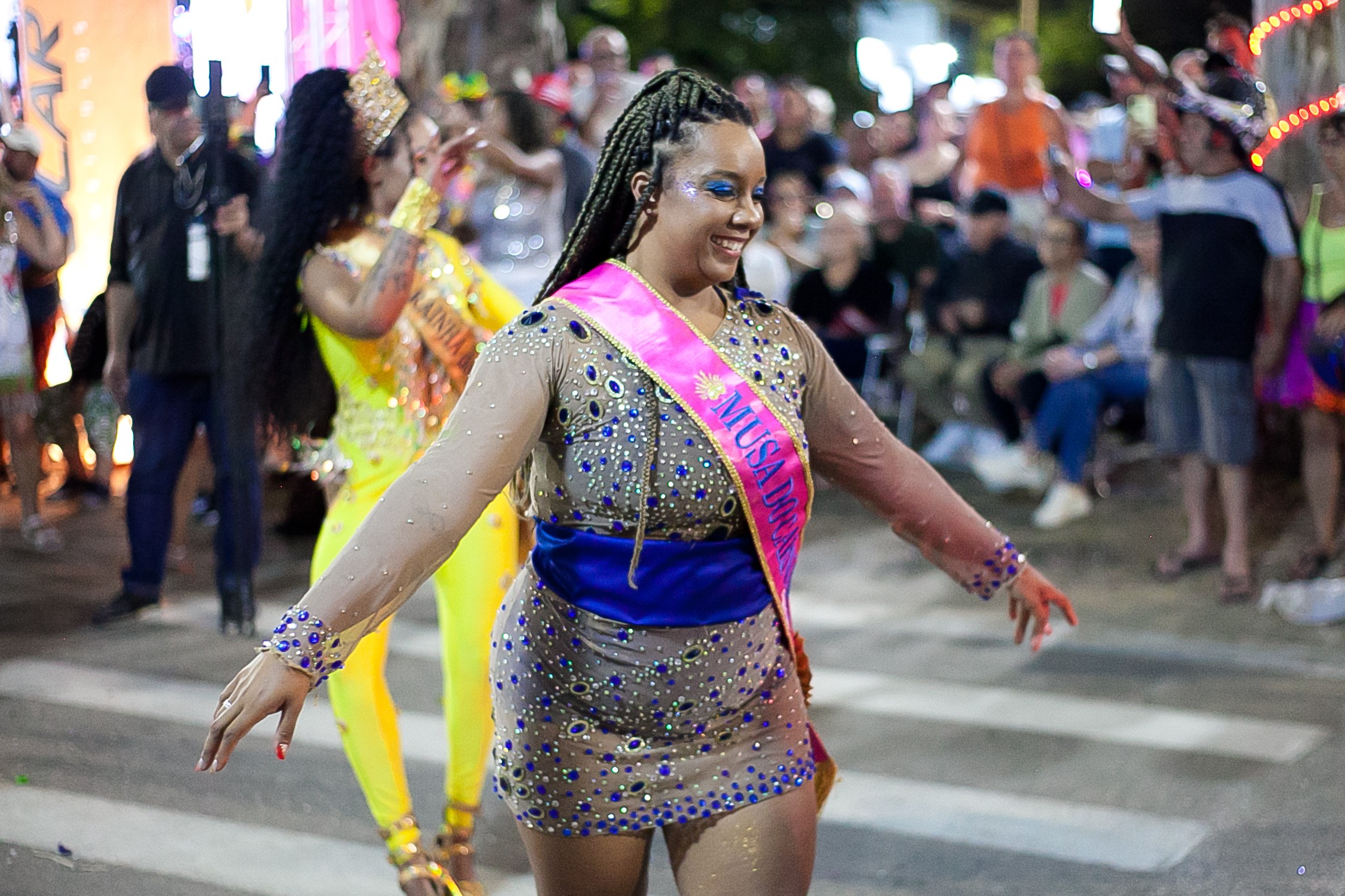 Sábado de Carnaval reúne milhares na Avenida Rio Grande