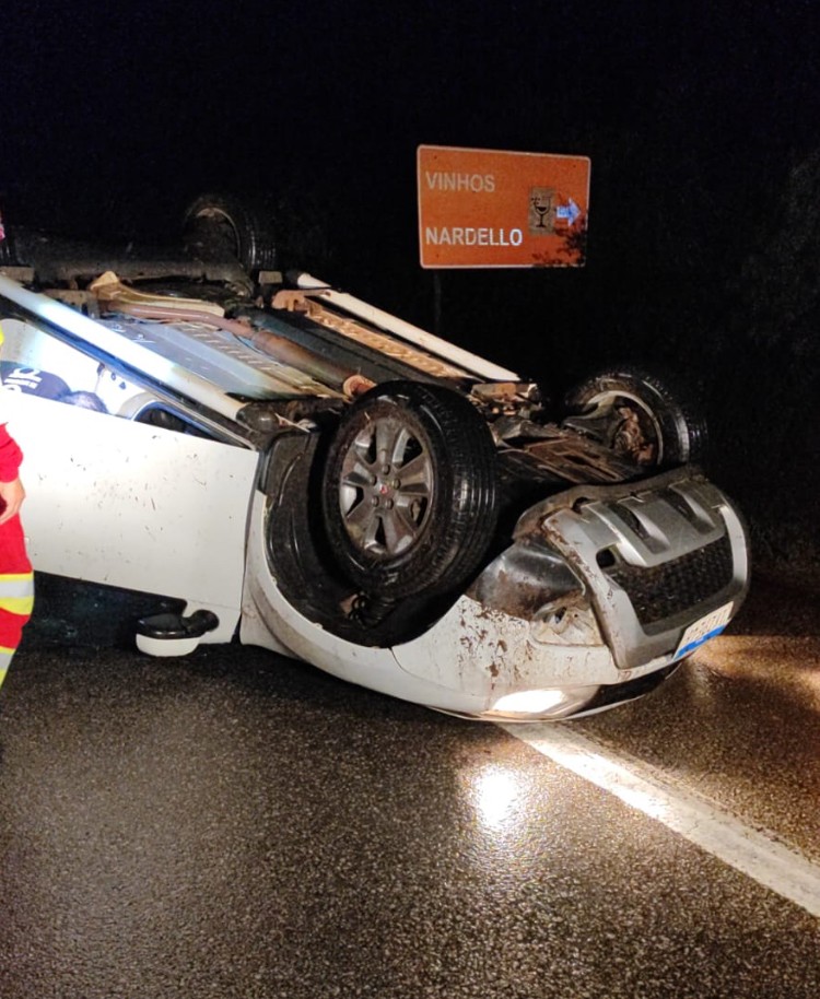 Homem capota veículo na BR-392, em Pelotas