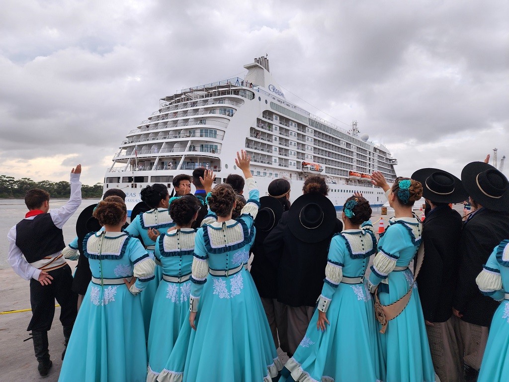 Navio Seven Seas Splendor retorna a Rio Grande para encerrar a temporada de cruzeiros