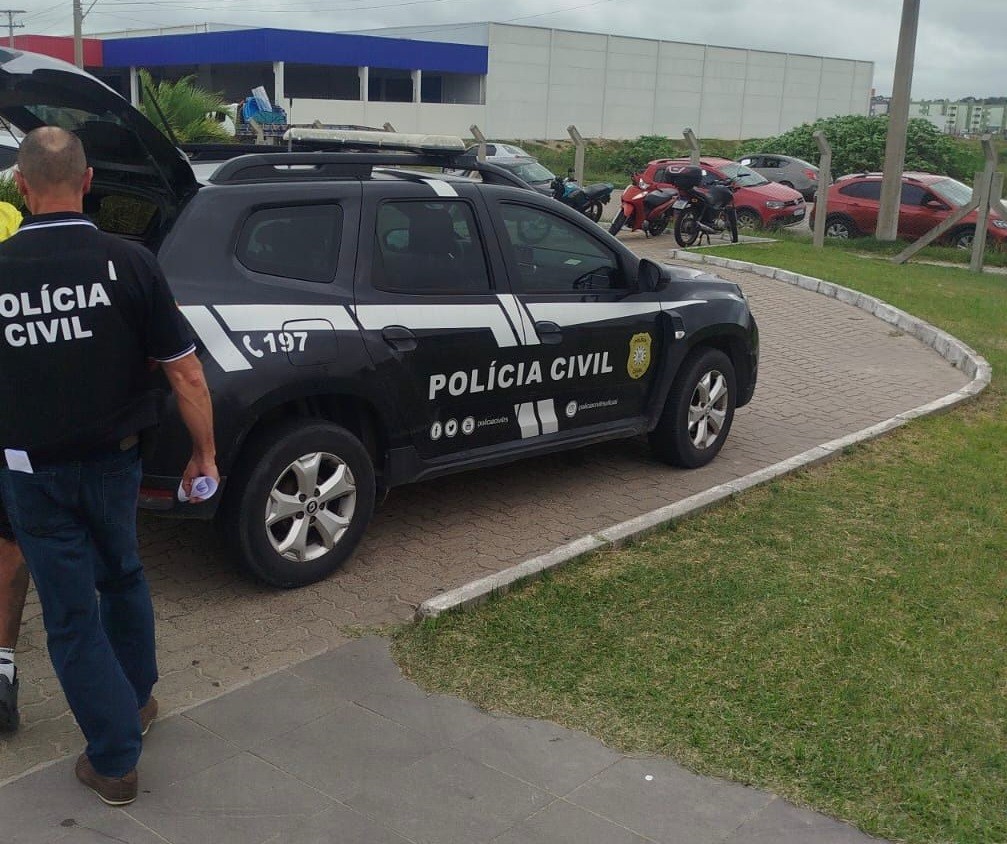 Polícia Civil prende homem por descumprimento de medidas protetivas de urgência, em Rio Grande