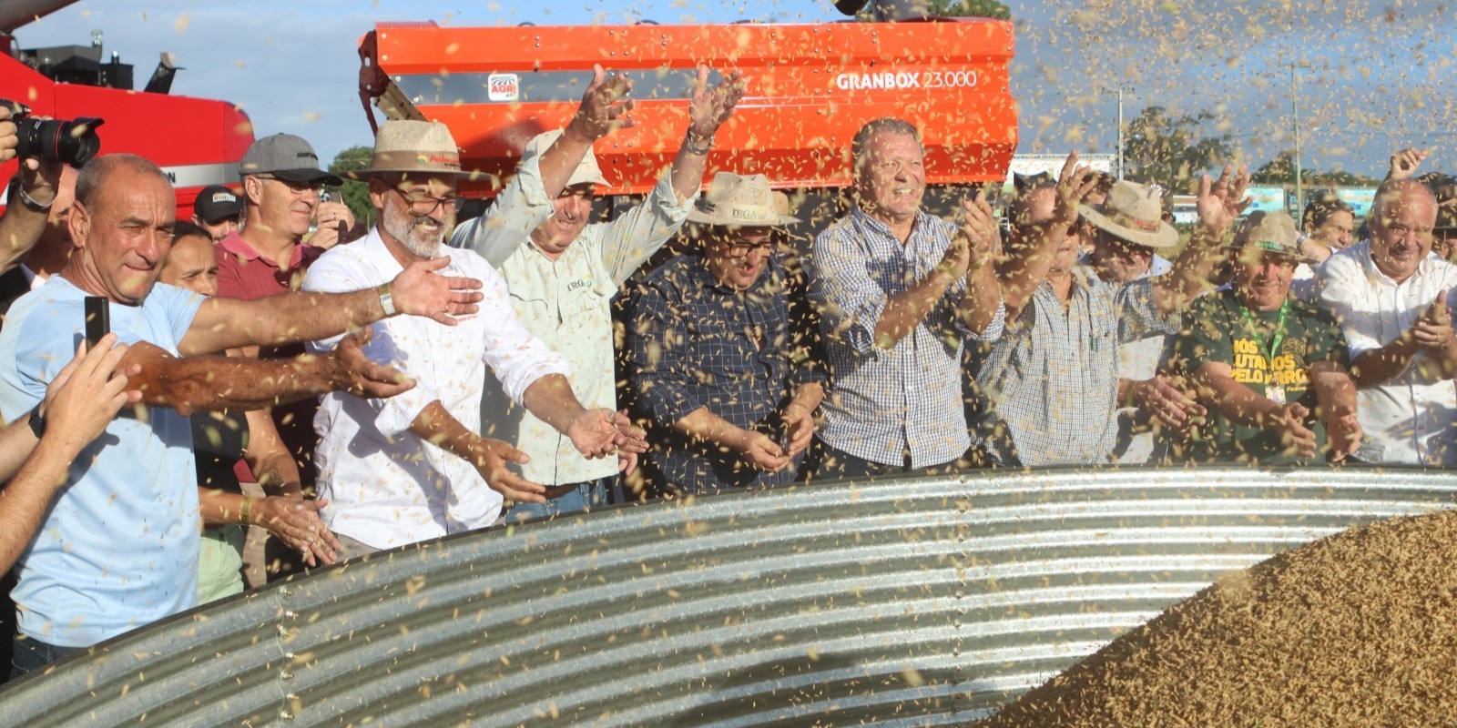 Em ato, Colheita do Arroz teve início e evento em Capão do Leão é considerado sucesso