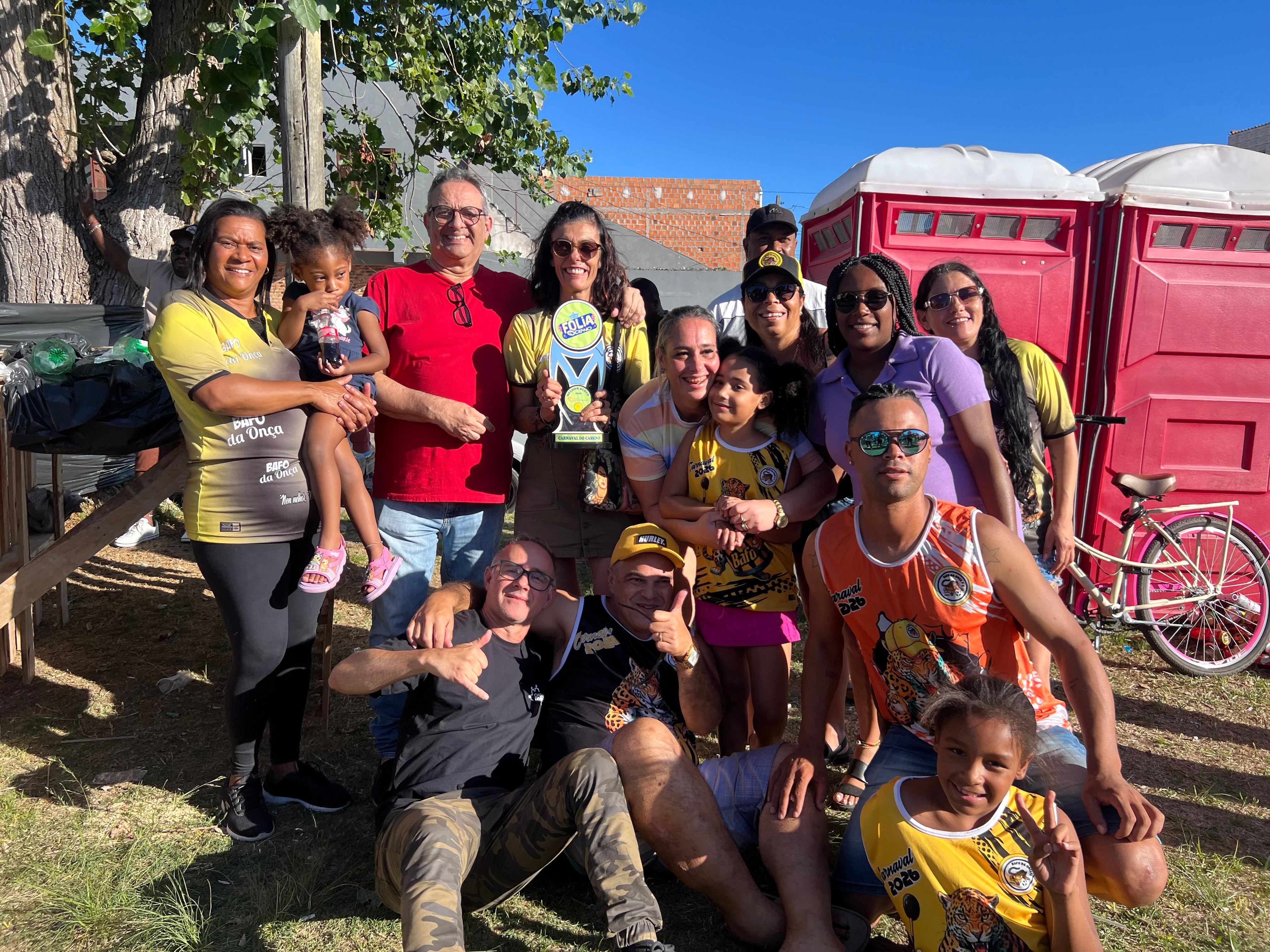 Bafo da Onça recebe troféu de melhor bloco do Carnaval do Cassino