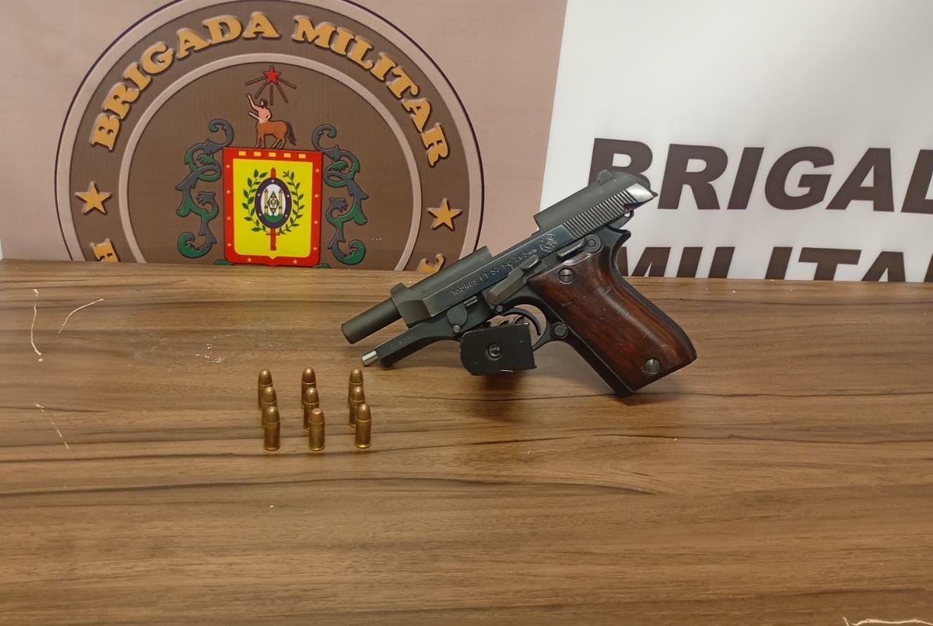 Homem é preso por porte ilegal de arma, no bairro Bosque