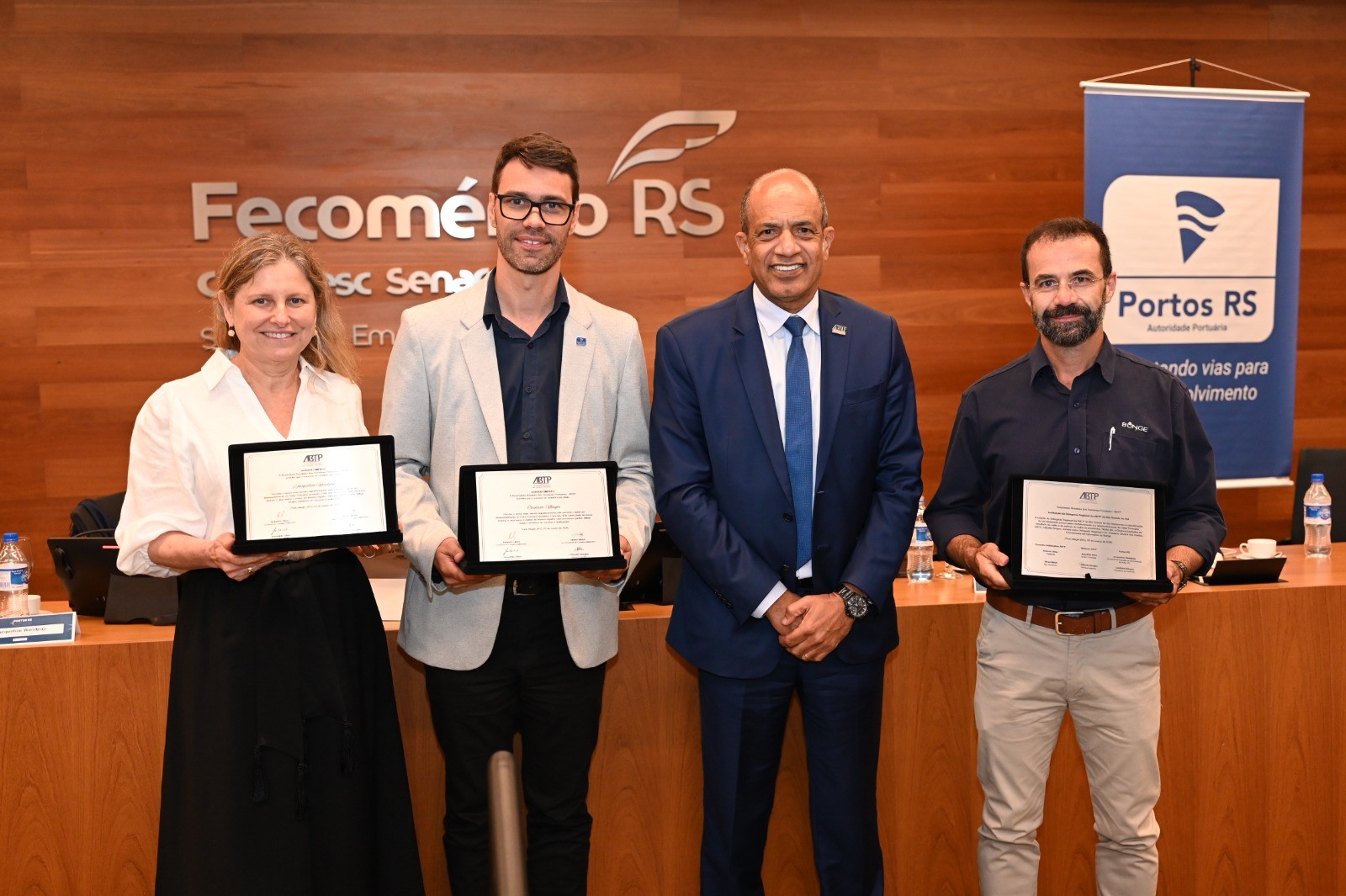 Portos RS é homenageada em cerimônia da ABTP durante o evento Portos RS em Perspectiva