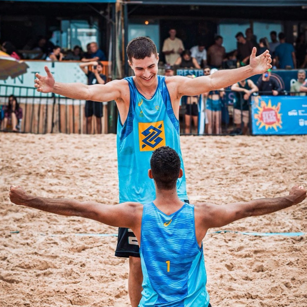 Dupla rio-grandina, Lucão e Toni Jr, são campeões no Estadual de Vôlei de Praia do SESC