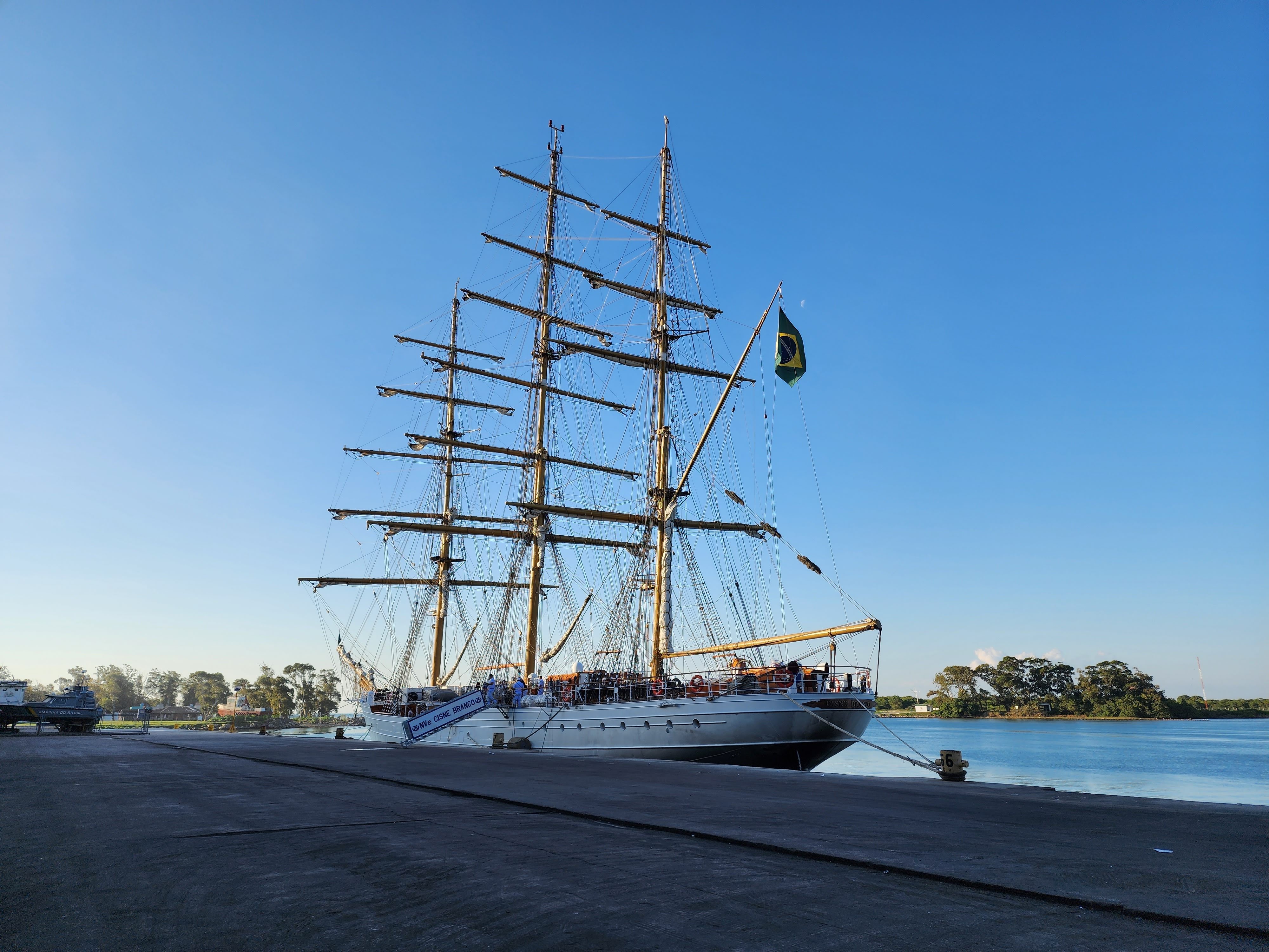 Cisne Branco da Marinha do Brasil está aberto à visitação neste domingo (15), em Rio Grande