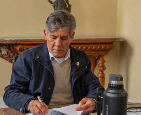 Marroni sanciona reajuste para o Magistério em Pelotas