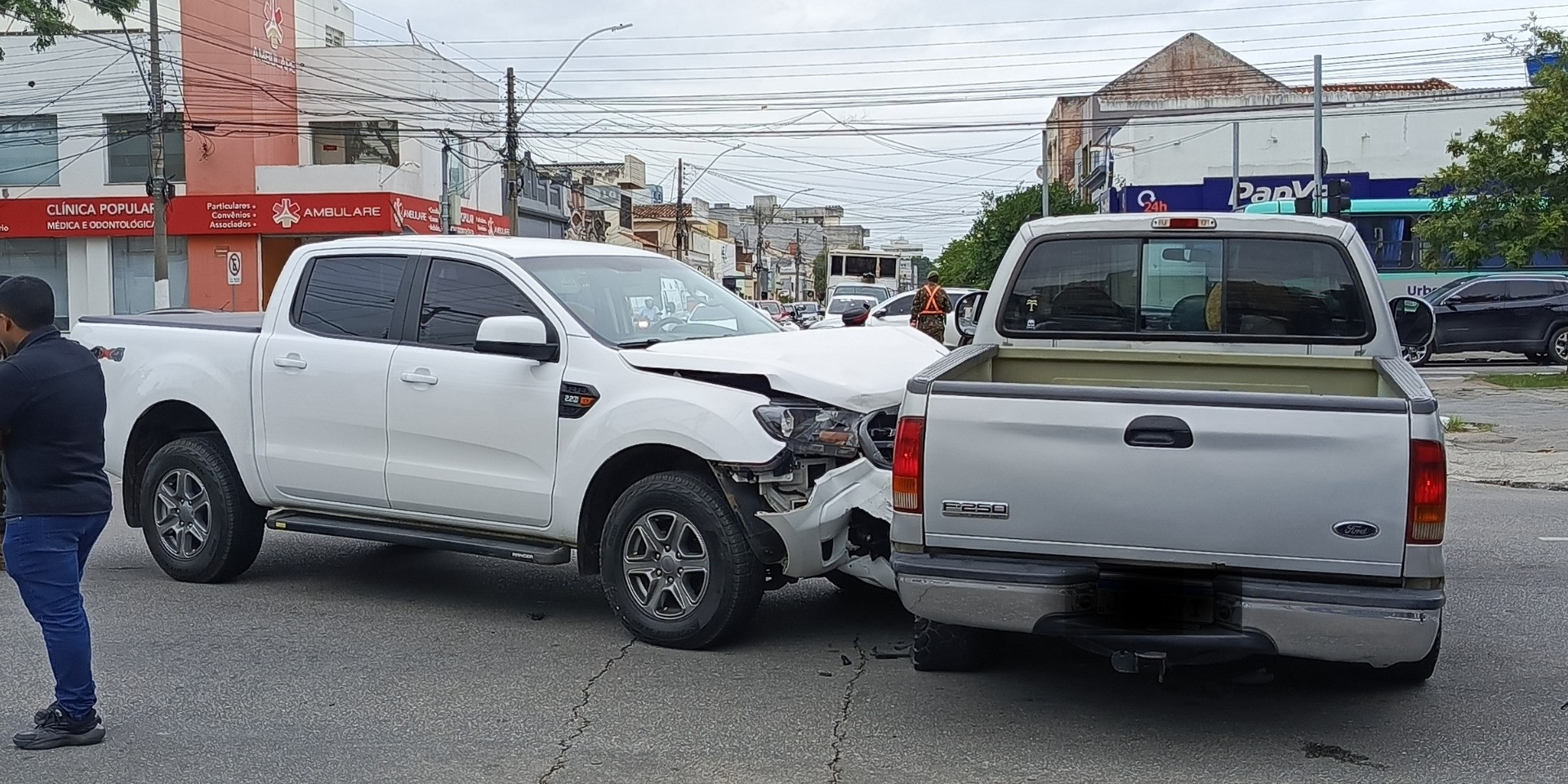 Acidente na Avenida Bento Gonçalves congestiona trânsito na manhã de quarta em Pelotas