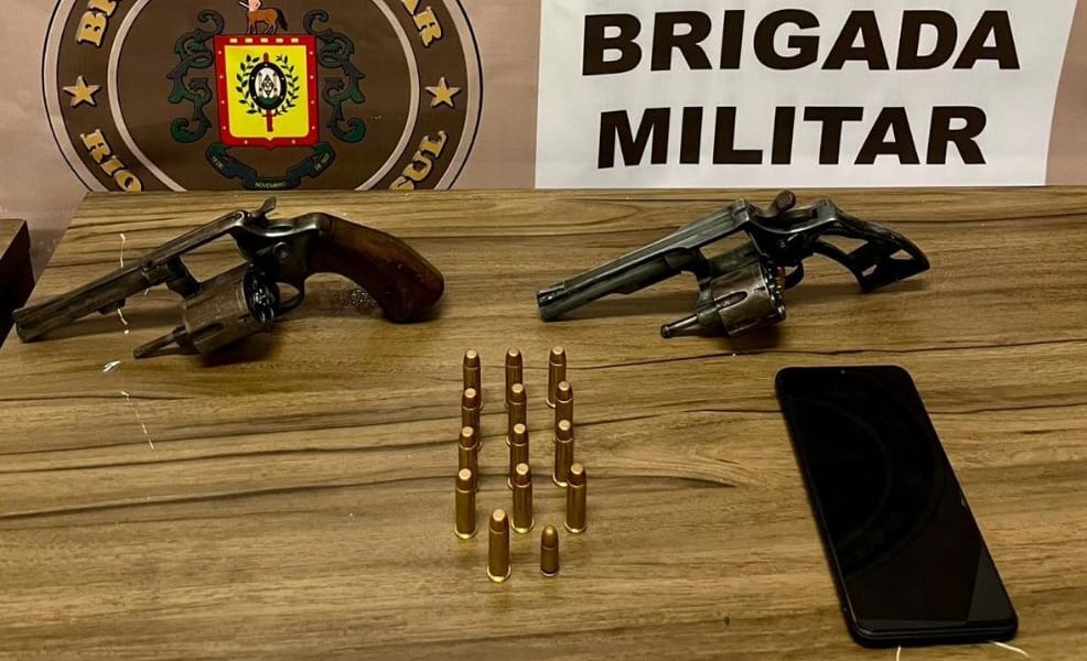 Homem é preso com duas armas de fogo e munições no bairro Cibrazém, em Rio Grande