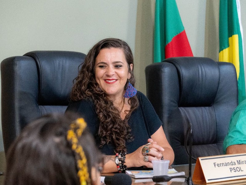 Após suspensão por 60 dias, Fernanda Miranda retoma mandato na Câmara de Pelotas