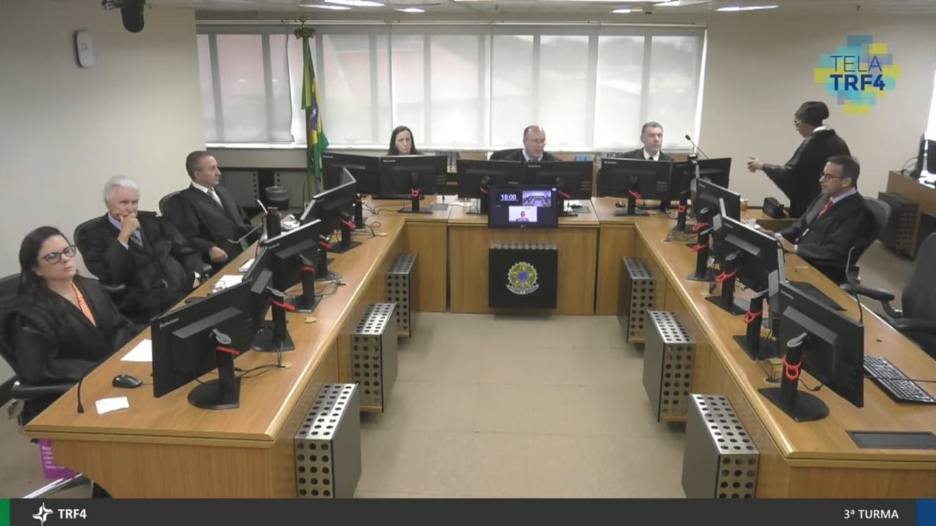 TRF4 entende que transferência de projeto da usina termelétrica deve ser analisado novamente pela ANEEL, mas outorga segue mantida