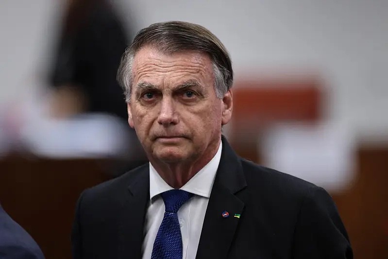 Moraes autoriza prisão domiciliar de Jair Bolsonaro por 90 dias após quadro de saúde grave