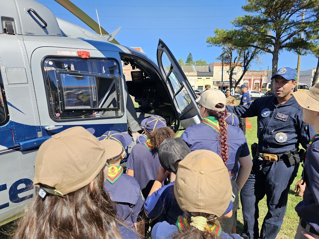 Programa Conheça Nossa Aduana da Receita Federal reúne estudantes e comunidade em Rio Grande